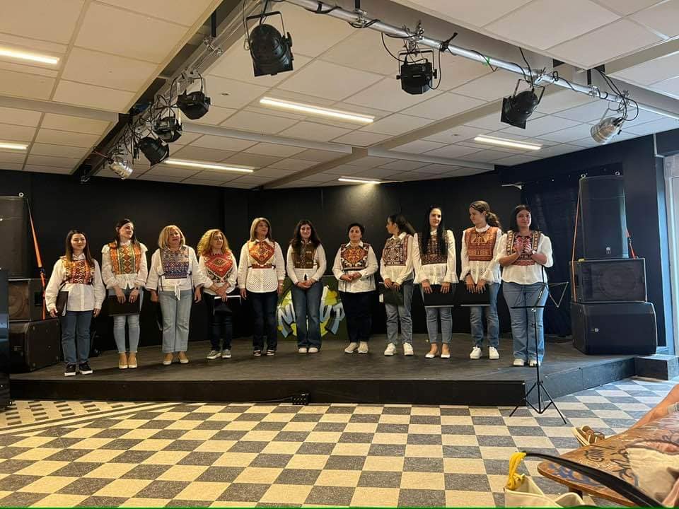 Komitas-koret-retro5